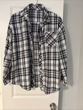 Black & White Plaid flannel Button-Up Shirt